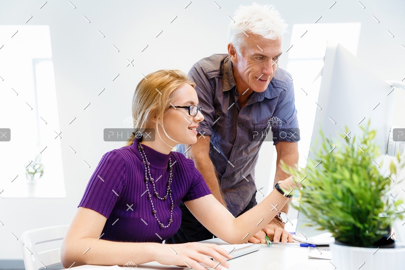 Co Workers Working Together PRZ8DTV