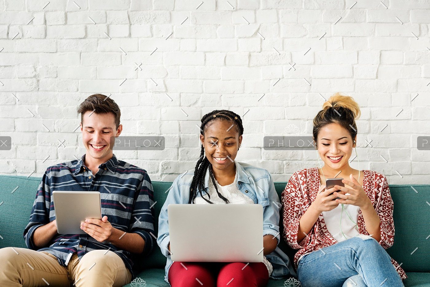 Diversity Young Teens People Friends Concept PTZ4RGN